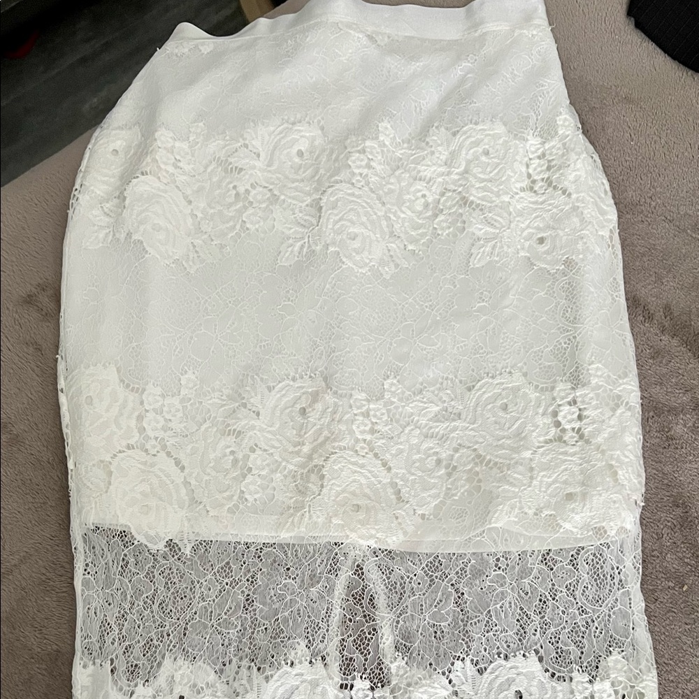 Bebe white with flowery 🌼 design pencil skirt